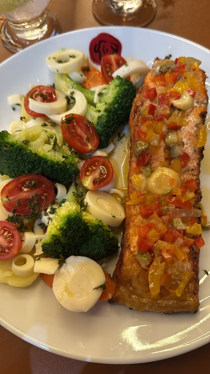 Almoço nutritivo do Desafio Atlas Start com alimentos acessíveis
